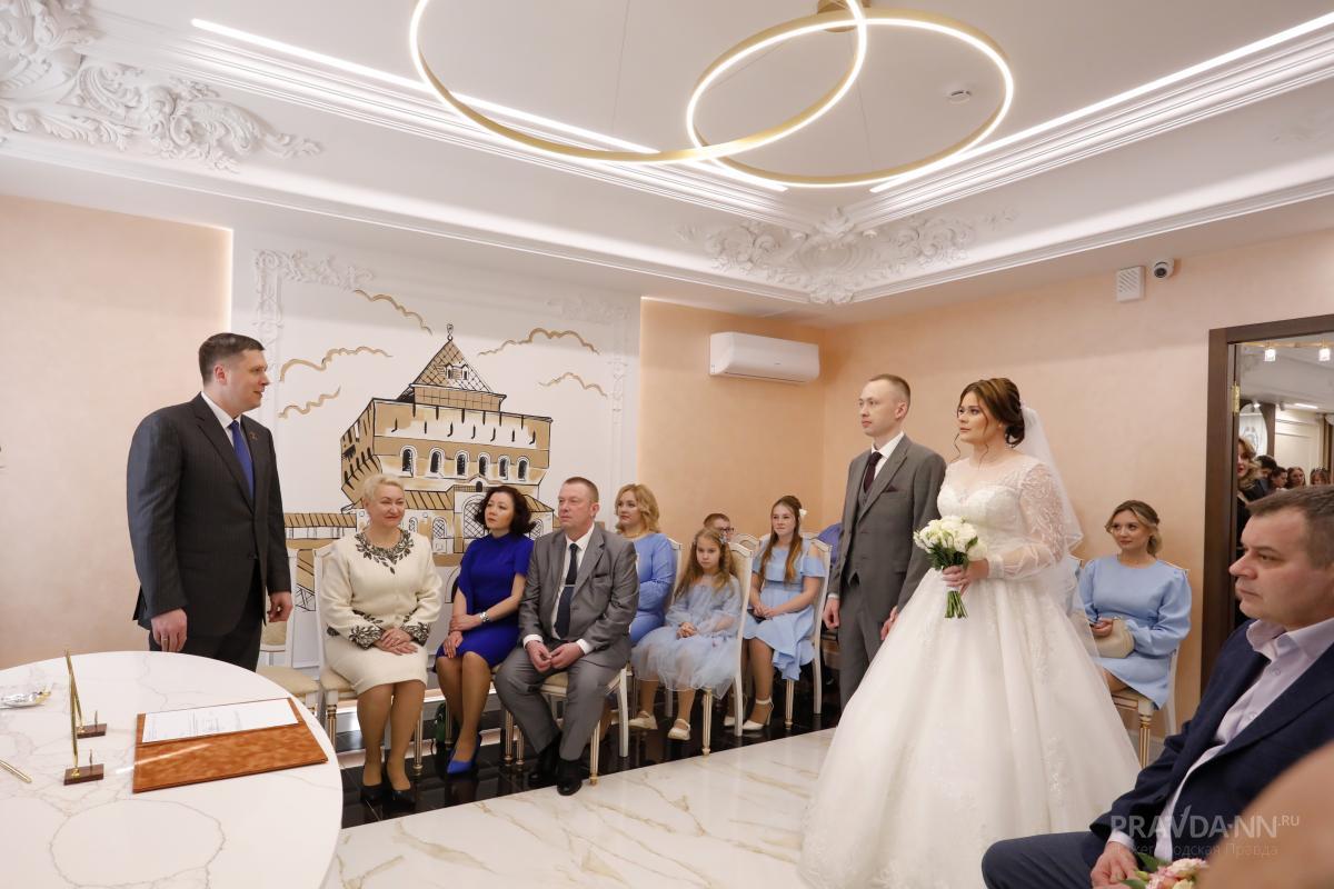 302 пары нижегородцев сыграли свадьбу в красивую дату