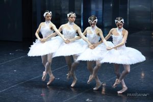 Премьера балета «Лебединое озеро» в постановке хореографа Александра Сергеева