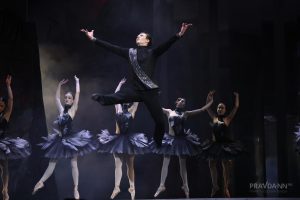 Премьера балета «Лебединое озеро» в постановке хореографа Александра Сергеева