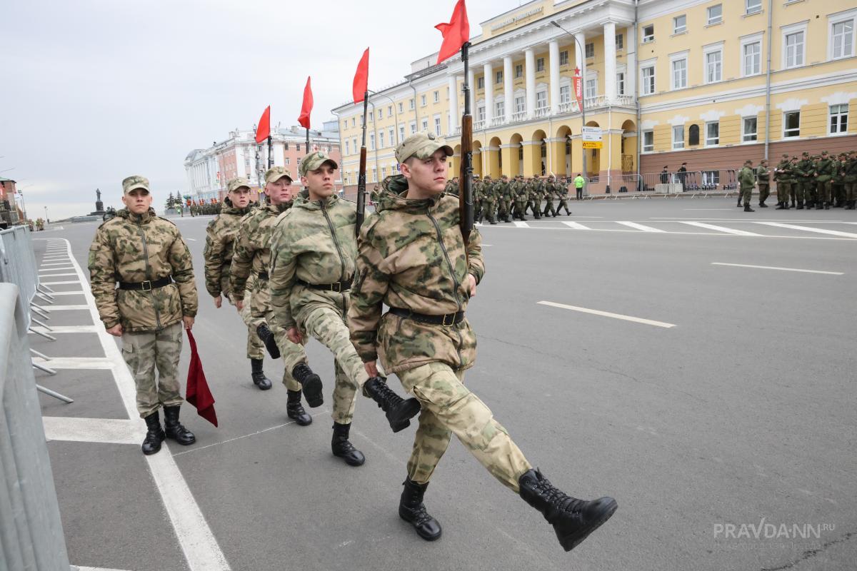 Опубликованы фото с репетиции Парада Победы на площади Минина