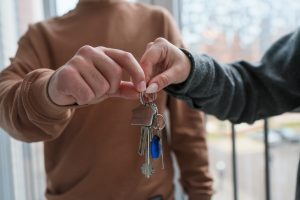 ВТБ: в первом квартале продажи ипотеки в России снизились на 42%