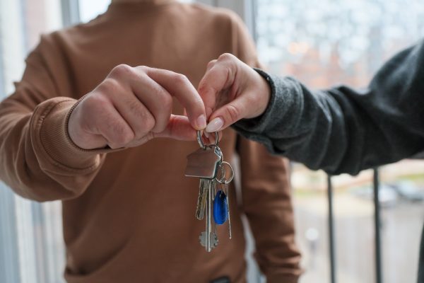 ВТБ: в первом квартале продажи ипотеки в России снизились на 42%