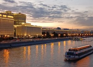 Россияне стали чаще тратить на рестораны, культуру и развлечения в праздники