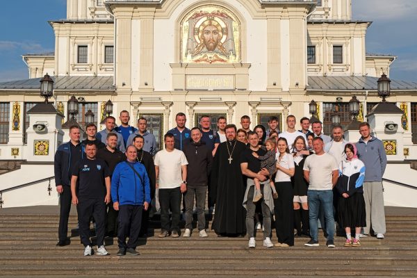 Руководство и футболисты «Пари НН» посетили Серафимо-Дивеевский монастырь