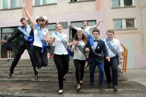 Отказаться от пиджака и купить второе платье: советы от организатора выпускных
