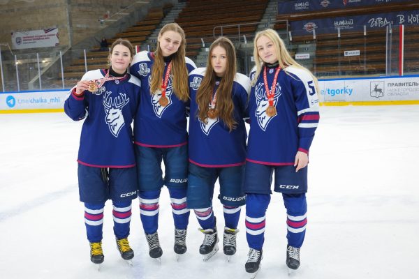 Третий год подряд женская хоккейная команда «Торпедо» завоёвывает бронзу