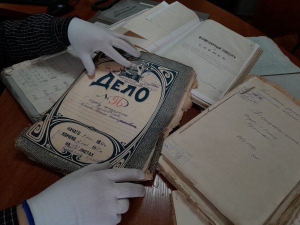 Нижегородские архивисты подготовили выставку ко Дню кадрового работника