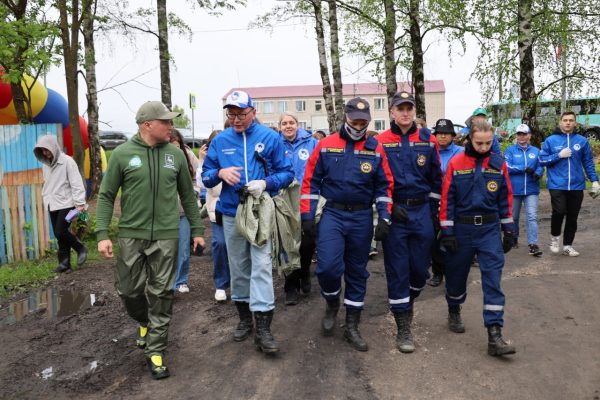 В рабочем поселке Красные Баки привели в порядок территорию природного оврага 