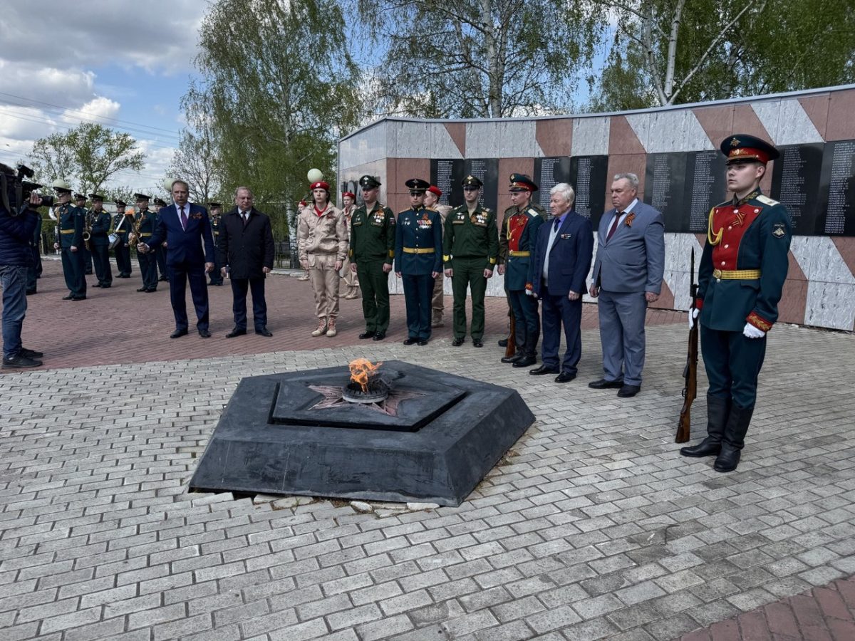 Вечный огонь зажгли на мемориале Погибшим воинам в Большом Мурашкине