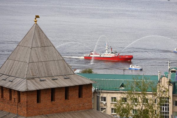 Опубликовано видео парада судов на Волге, прошедшего в честь 80-летия Победы