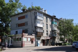 Жильцы нижегородской многоэтажки 10 лет не могут добиться ремонта