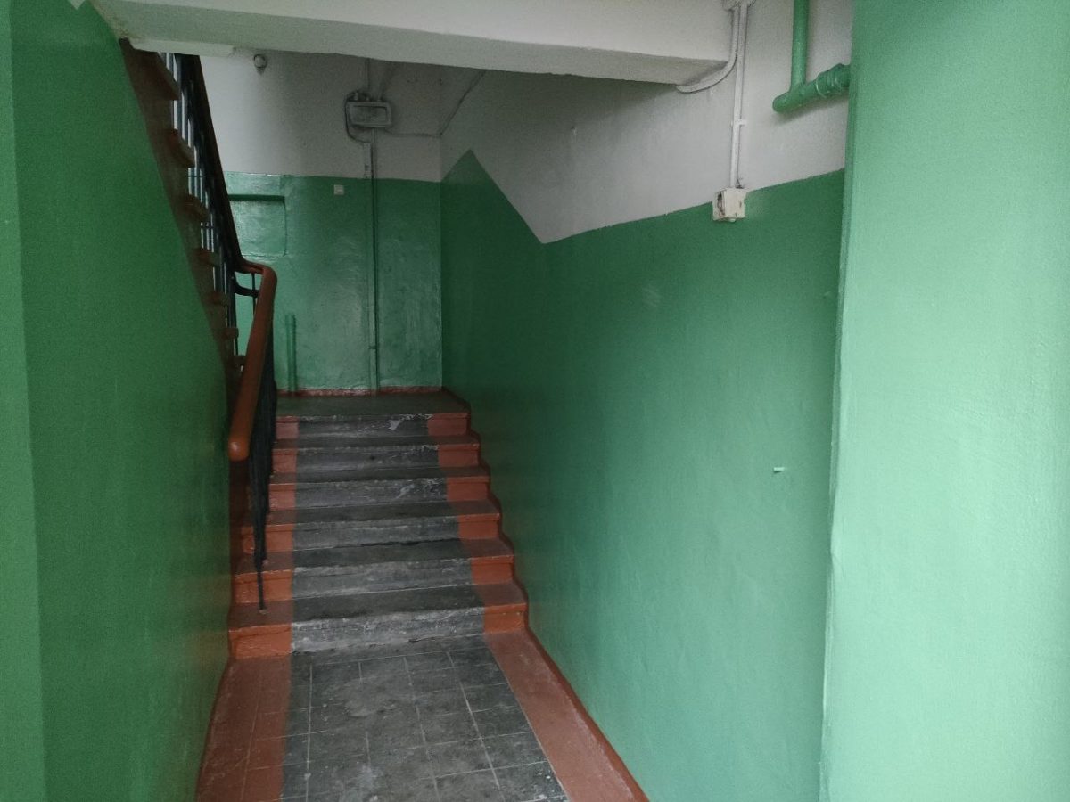 Нижегородцам объяснили, как бороться с курильщиком в подъезде