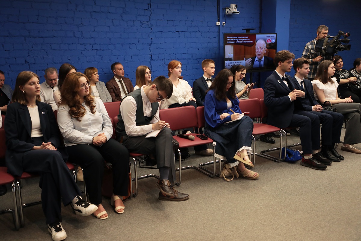 Многие нижегородские школьники смотрят передачу «Умники и умницы» и мечтают принять в ней участие