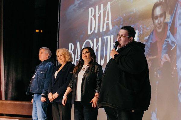 Новый гимн города Апатиты взят из сериала «ВИА “Васильки”» от Wink.ru