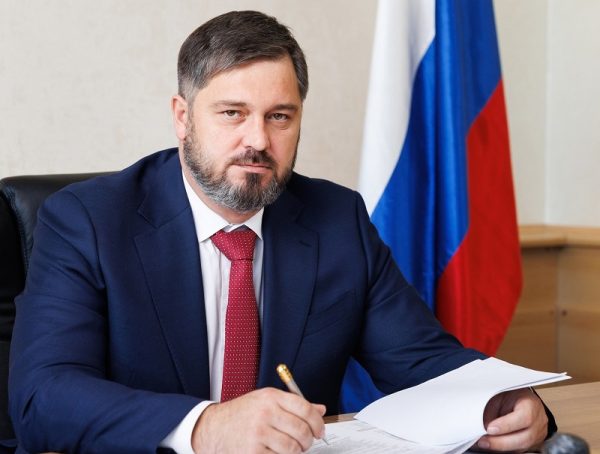 Глава города Михаил Клинков поздравил дзержинцев с Днем Победы