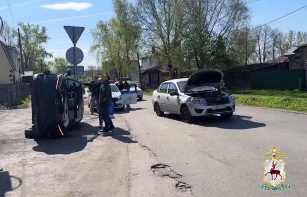 Китайская иномарка перевернулась после столкновения с авто в Богородске
