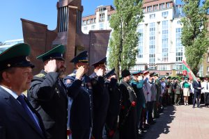 Нижегородцы возложили цветы в честь Дня пограничника
