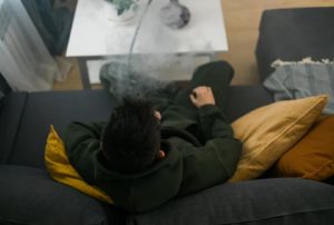 Правда или ложь: за курение в квартирах будут штрафовать?