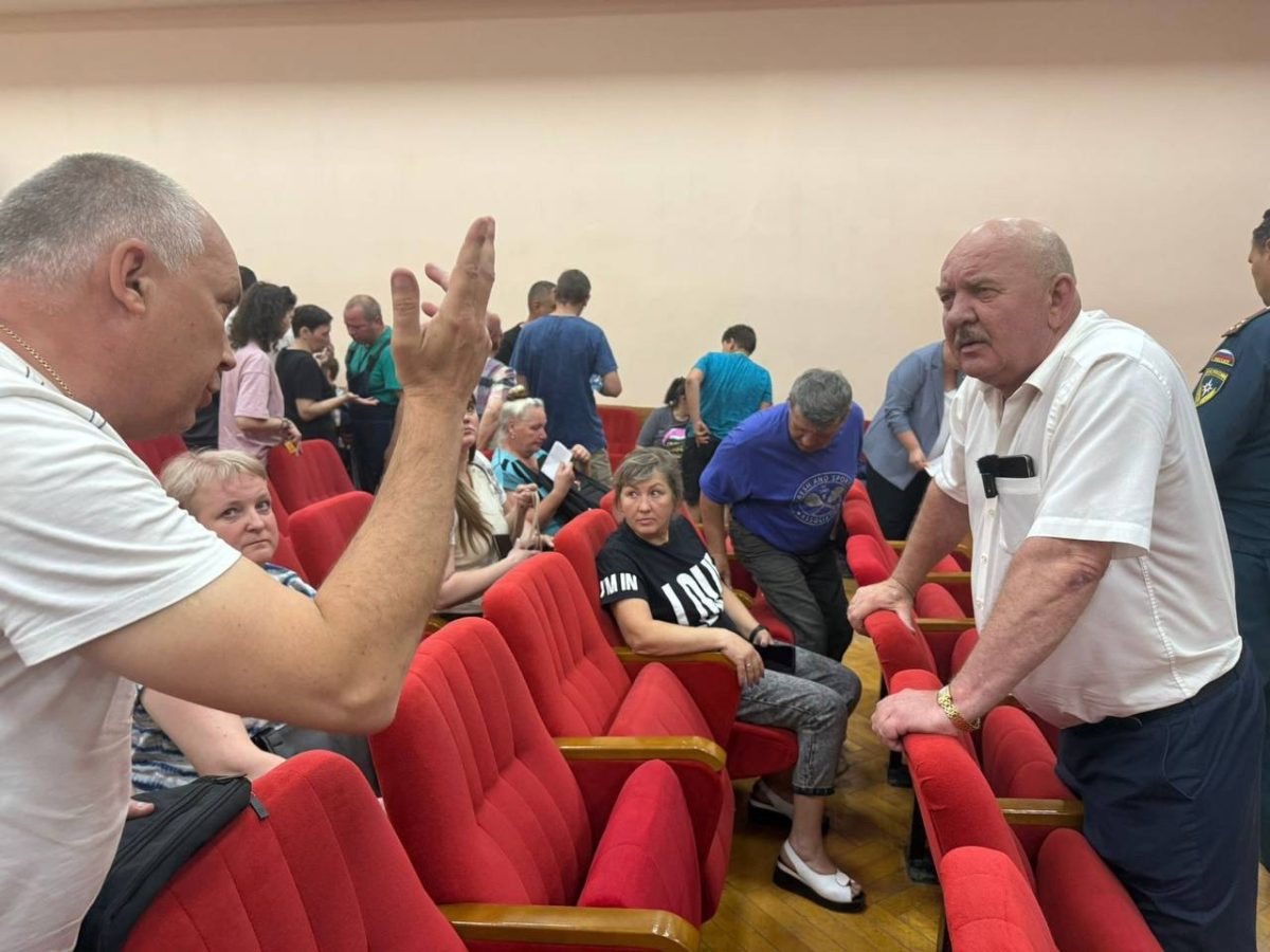 Глава Автозаводского района района встретился с жильцами дома на улице Пермякова