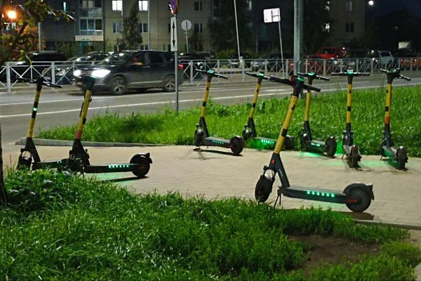 Езду на электросамокатах по ночам предложили запретить в России