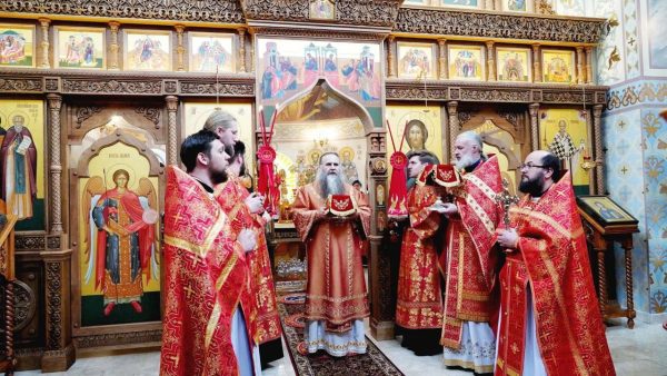 Митрополит Георгий освятил Никольский храм