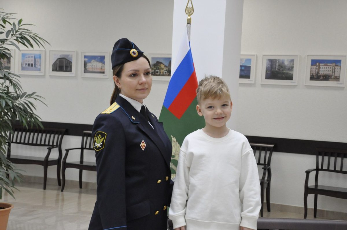 Нижегородские приставы присоединились к акции «Судебные приставы — детям»