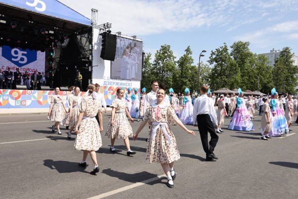 Евгений Люлин поздравил дзержинцев с Днем города