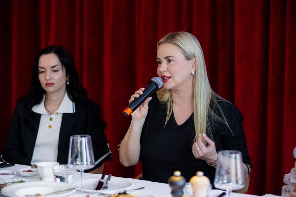 Анна Семенович призналась, что худеет с помощью российского аналога «Оземпика»