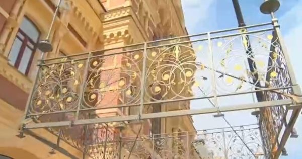 На башне Нижегородской ярмарки установили конструкцию в виде короны
