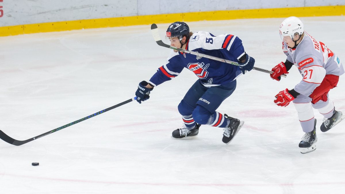 «Чайка» потерпела третье поражение в полуфинале МХЛ