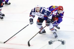 В финале чемпионата России по хоккею вперёд вышли нижегородцы