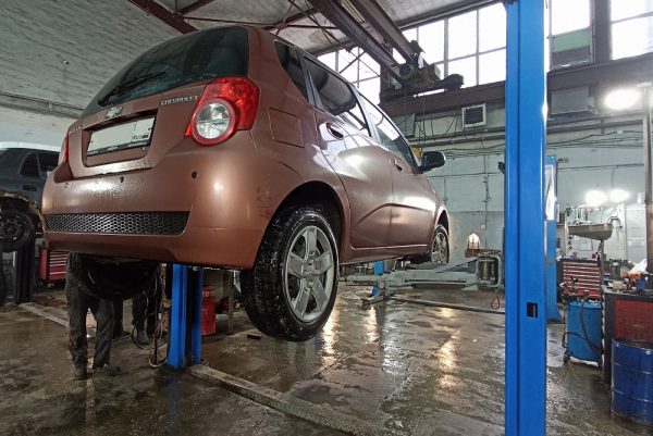 Автоэксперт Басманова рассказала, что можно починить в машине без посещения СТО