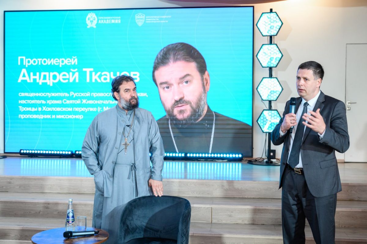 Протоиерей Андрей Ткачев провел встречи с нижегородцами