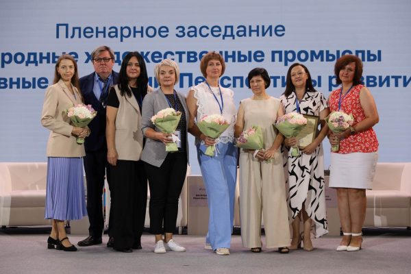 Нижегородцев, развивающих отрасль НХП, отметили наградами