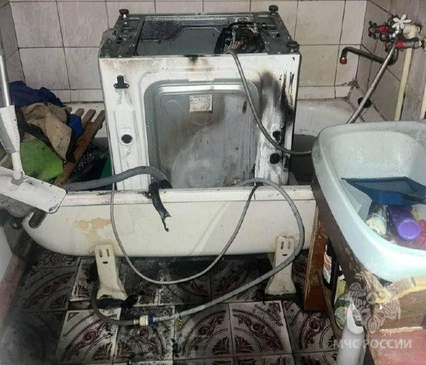 Стиральная машинка загорелась в квартире на улице Красных Партизан