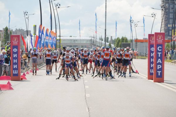 250 сильнейших спортсменов участвовали в лыжероллерной гонке в Нижнем Новгороде