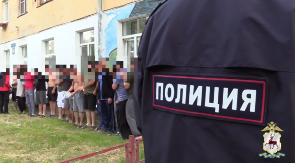 В Нижнем Новгороде 97 мигрантов проверили по базам данных во время рейда