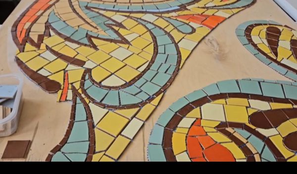 В Володарске реставрируют уникальное мозаичное панно «Народное искусство»