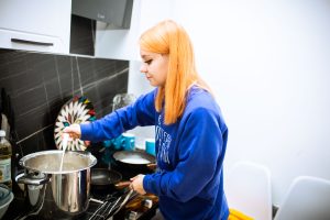 Волонтёры Победы провели кулинарный мастер-класс по русской кухне ко Дню России