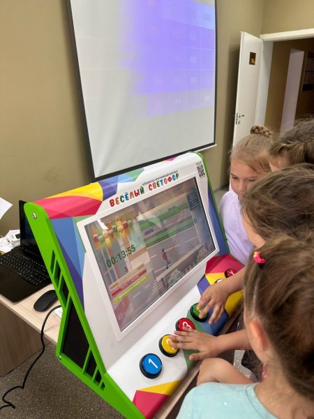 Юных нижегородцев обучают правилам дорожного движения в летних лагерях