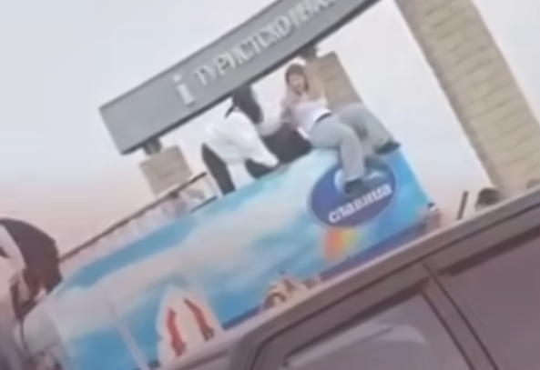 Полиция задержала хулигана, разгромившего фургон с мороженым в Нижнем Новгороде