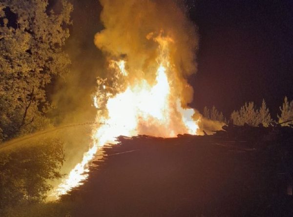 Древесные отходы загорелись в Садовом переулке в Дзержинске