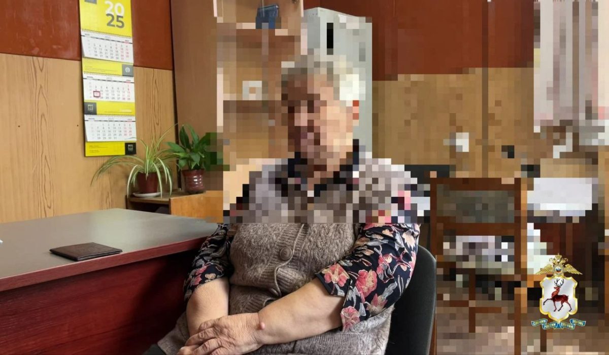 79-летнюю нижегородку заставили работать курьером мошенников