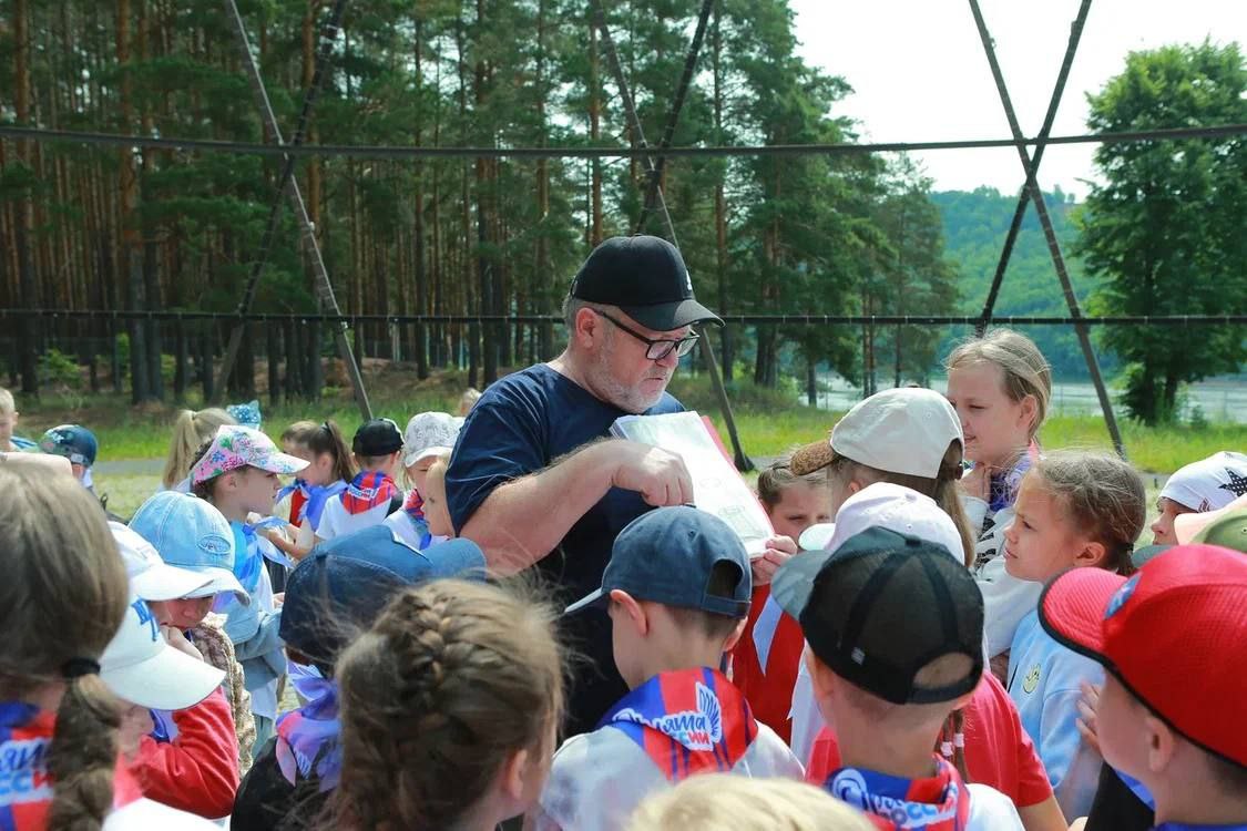 Для ребят школы №2 организовали экскурсию с краеведом Андреем Демидовым