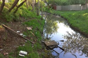 Река Борзовка в Нижнем Новгороде вновь оказалась загрязнена отходами