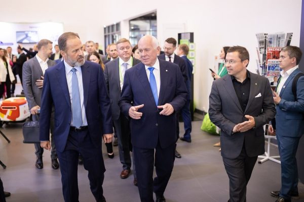 Игорь Комаров и Сергей Чемезов посетили конференцию ЦИПР-2025