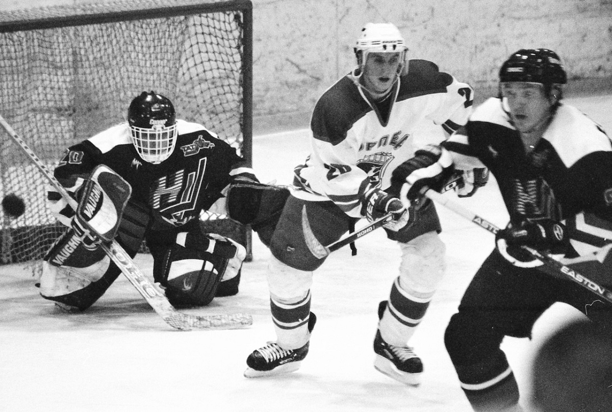 Александр Фролов, как и Алексей Томилов, был задействован в трёх сезонах «Торпедо», первый для того и другого (2001/02 и 1996/97) включал 43 игры