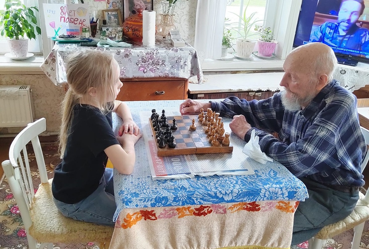 Пенсионер из села Хохлома Виктор Шишанов в 92 года освоил скутер