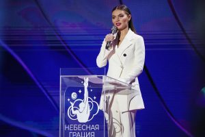 Спортивный шик: публика вновь обсуждает наряд Алины Кабаевой 