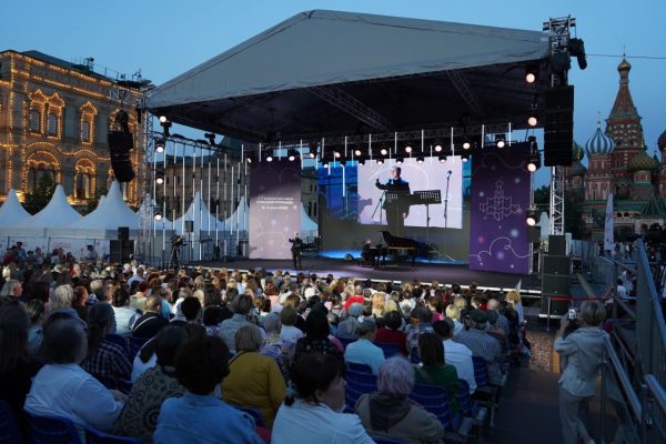 Солисты Нижегородской оперы выступили на Книжном фестивале «Красная площадь»